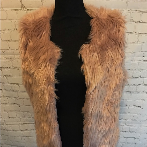 Rue21 Jackets & Blazers - Rue21 Light pink faux fur vest sz L/XL